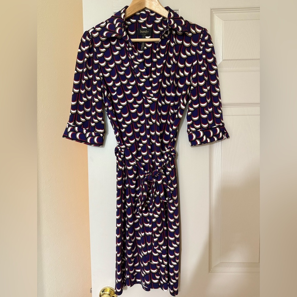 Laundry by Shelli Segal purple white and red belted dress size 2